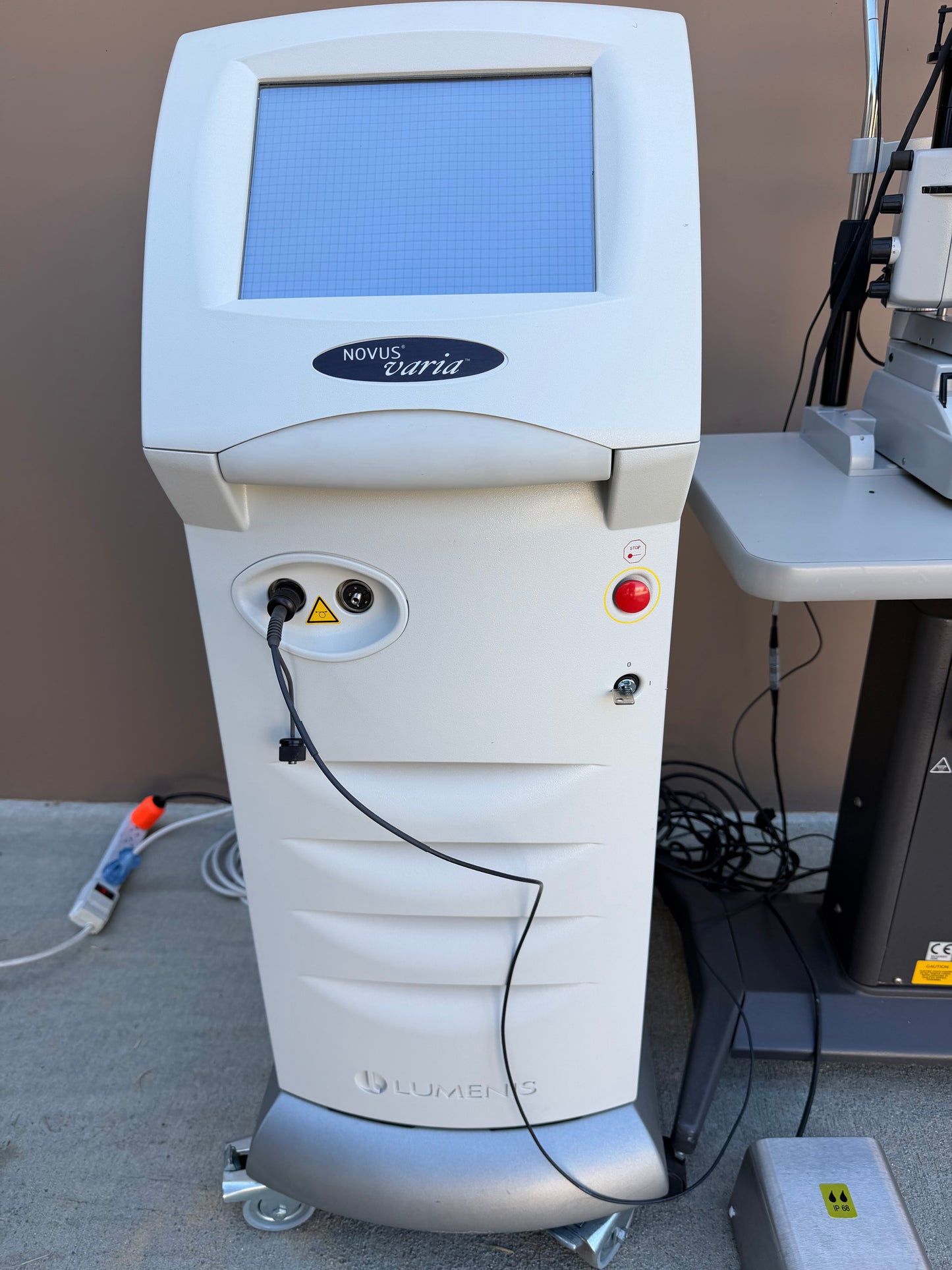 Lumenis Novus Varia Tricolor Laser w/ Zeiss30sl Slit Lamp Delivery System